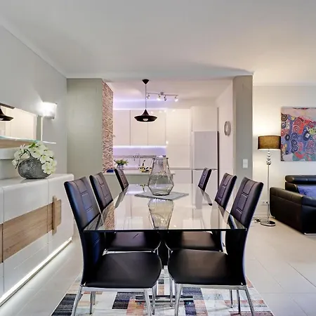 Design 1 With Pool By Homing Daire